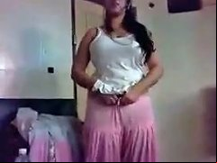 Curvaceous Amateur Indian Babe Wants To Fuck On Cam